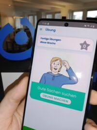 Smartphone mit App in Leichter Sprache