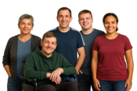 Fotorealistisches KI-Bild: Eine Gruppe aus fünf Personen steht zusammen und lächelt. Es sind 3 Männer und 2 Frauen, eine Person hat einen Rollstuhl.